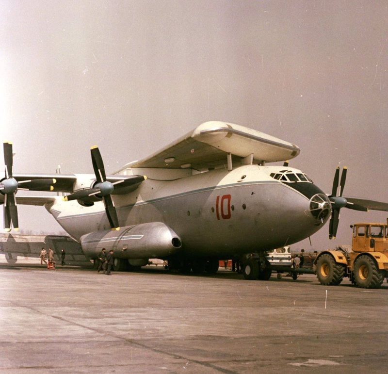 Самолёт АН-22 «Антей» СССР