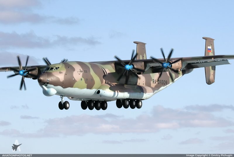 Транспортный самолет АН 22 Антей
