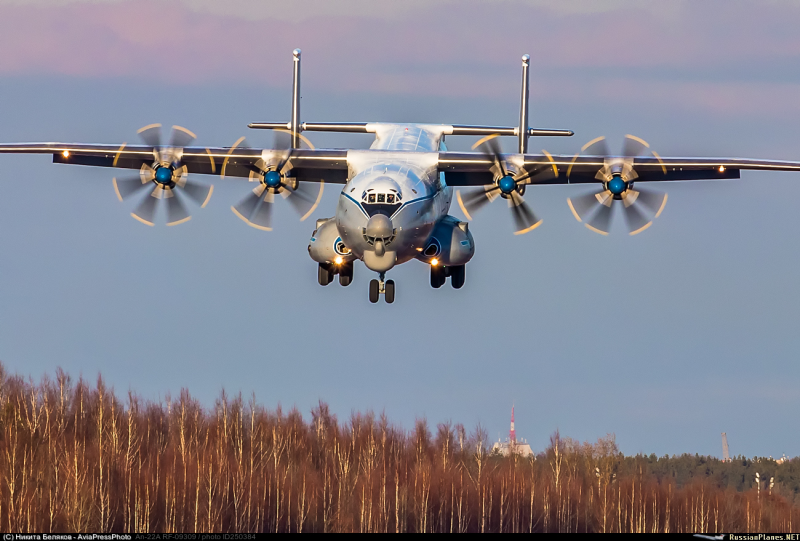 Транспортный самолет АН 22 Антей