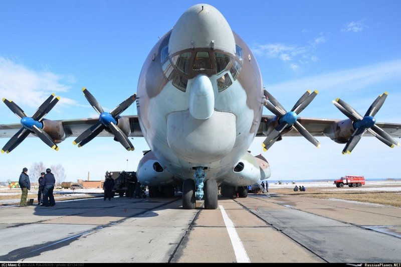 Самолет АН 22