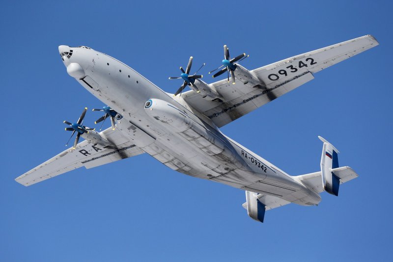 Тяжёлый военно-транспортный самолёт АН-22 («Антей»)