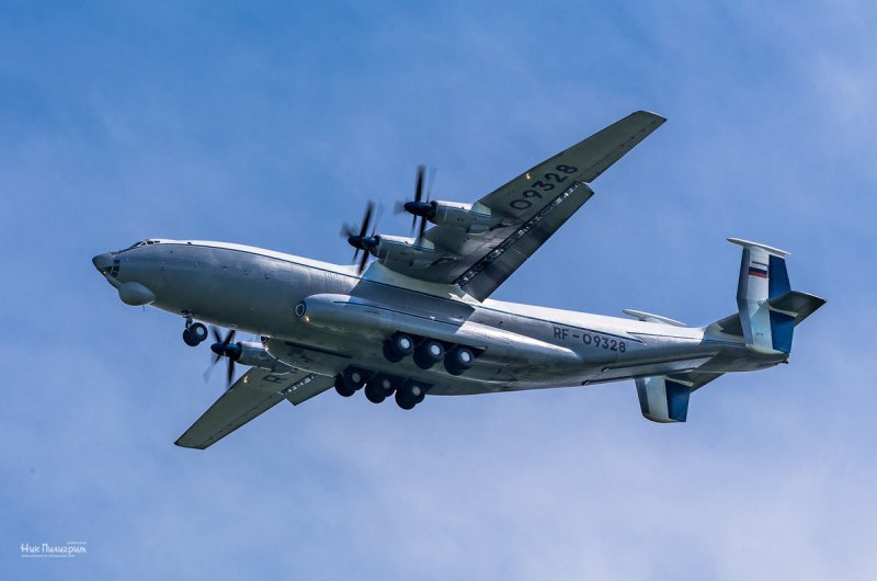 АН-22 военно-транспортный самолёт