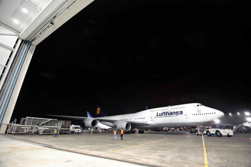 Самолёт Боинг 747-8 Lufthansa