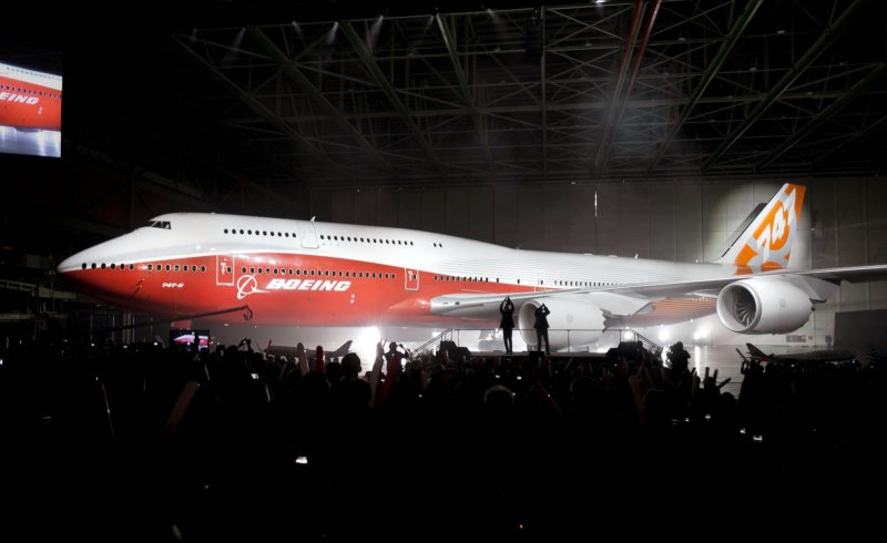 Самолёт Боинг 747 8