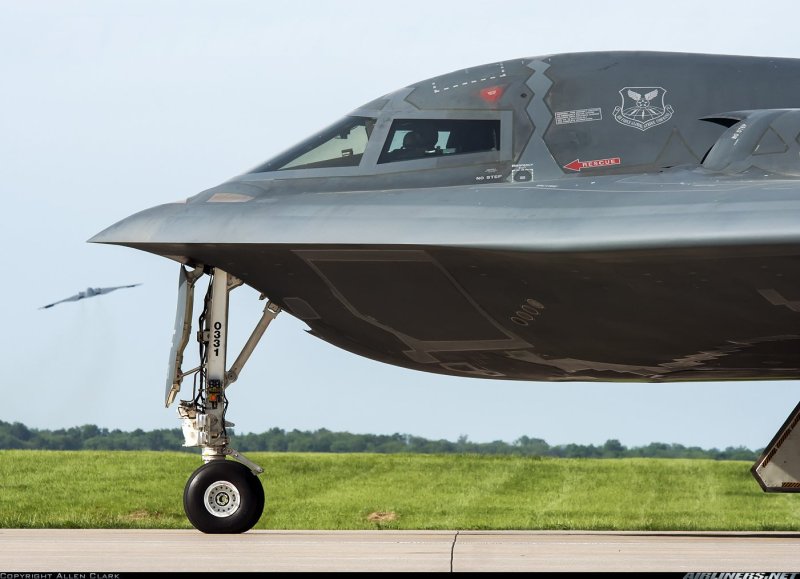 B-2 Spirit шасси