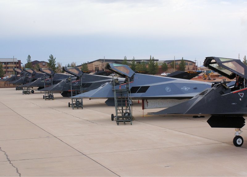 Самолет стелс f-117 серый