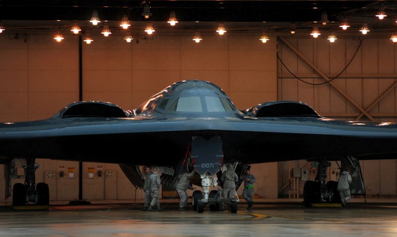 Американский стелс-бомбардировщик b-2 Spirit