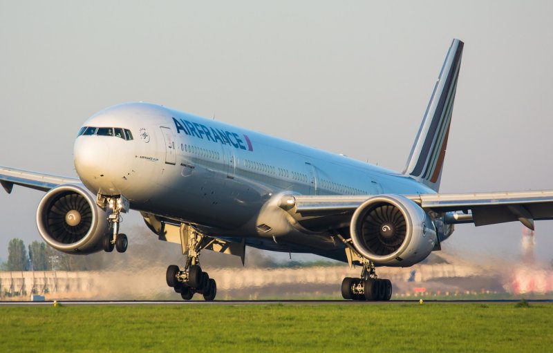 Боинг 777 лайнер