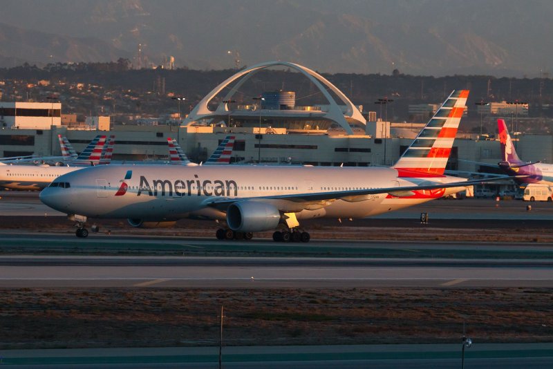 Боинг 777 Американ Эйрлайнс