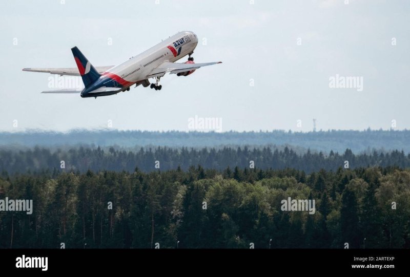 Боинг 767 300 Азур Эйр в аэропорту Внуково