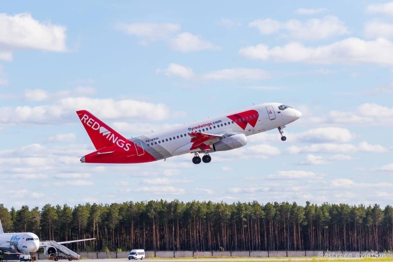 Боинг 777 Red Wings