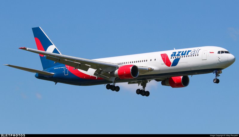Azur Air 767-300er ra