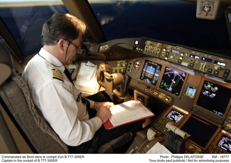 Пилот Боинг 777