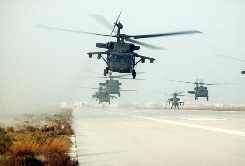 Вертолёт uh-60 и Апач
