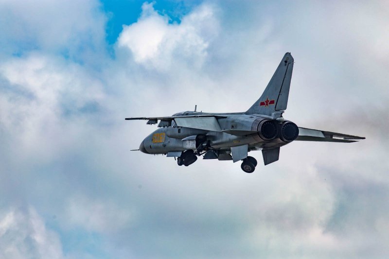 Xian JH-7a Flying Leopard II