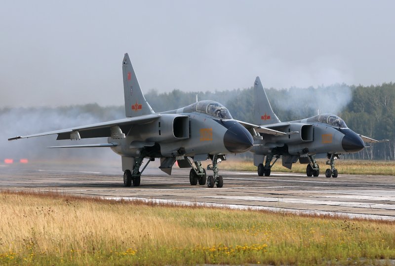 Истребители-бомбардировщики Xian JH-7
