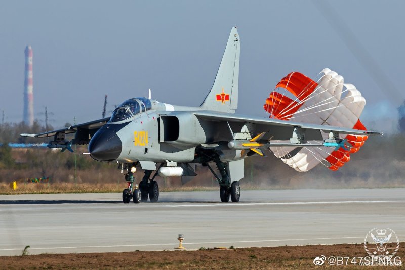 Истребитель-бомбардировщик JH-7a