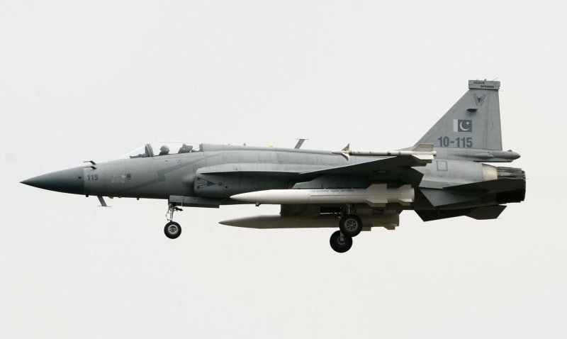 FC-1/JF-17 "Тандер"