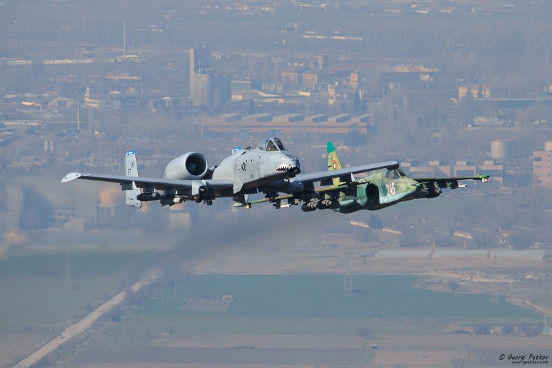 A10 Thunderbolt и Су 25