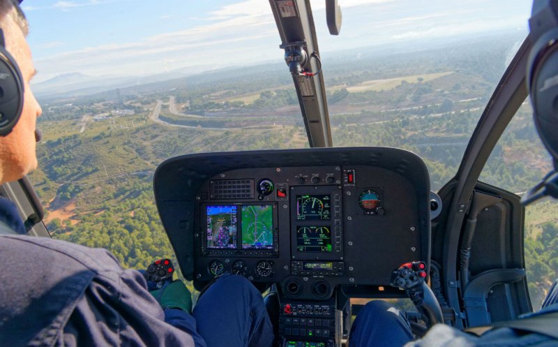 H130 вертолет кабина