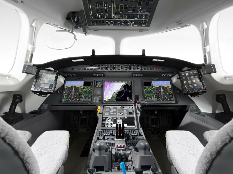 Dassault Falcon 200 кабина