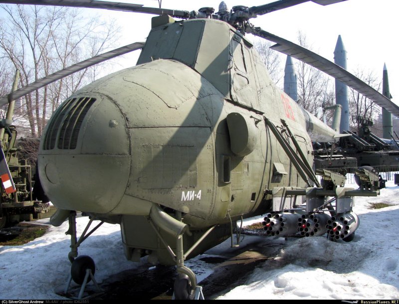 Вертолет ми-4 с вооружением