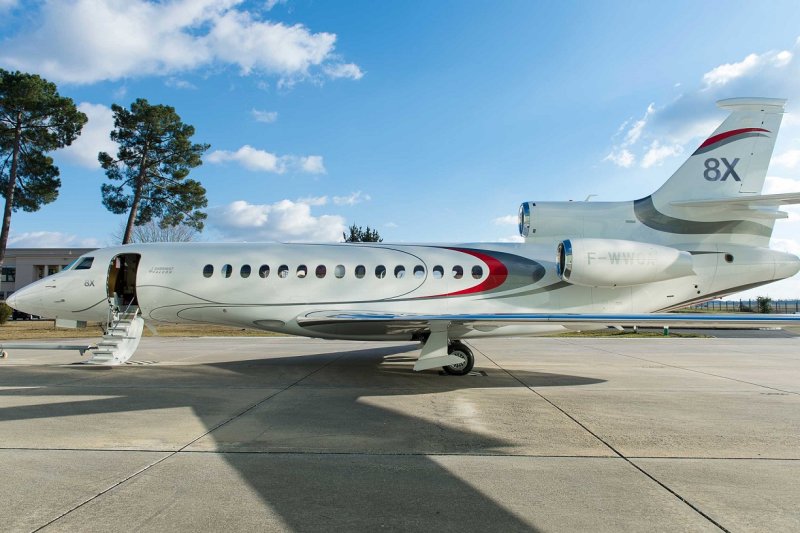 Бизнес Джет Falcon 8x