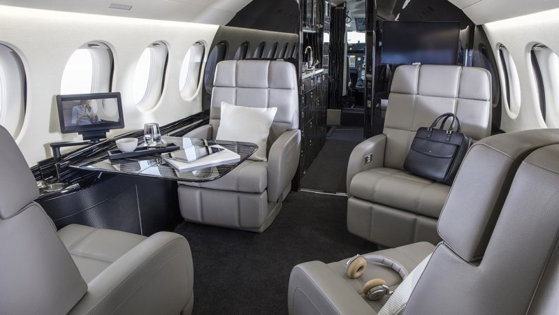 Бизнес Джет Falcon 8x