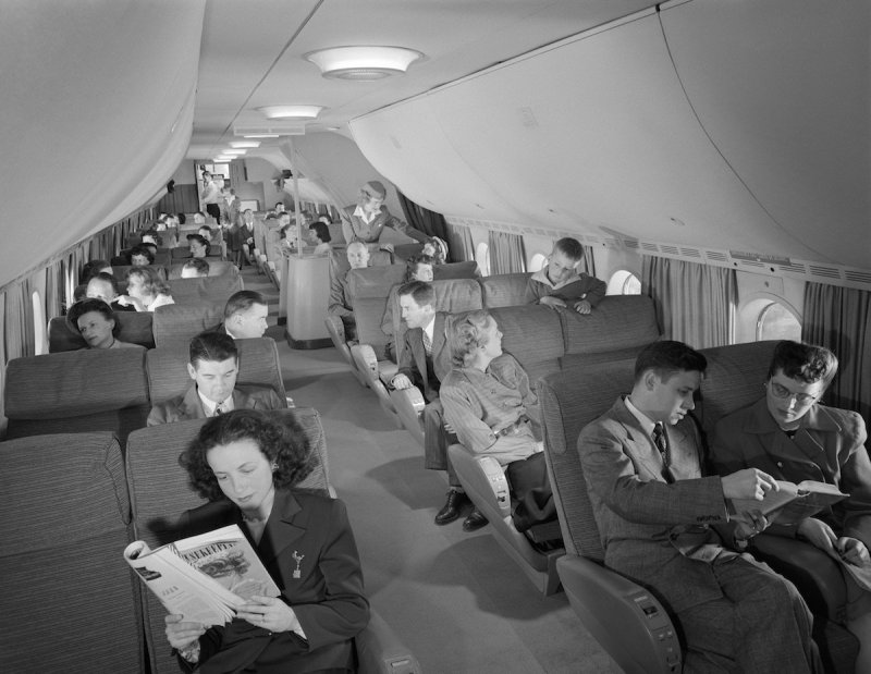 Boeing 377 Stratocruiser салон