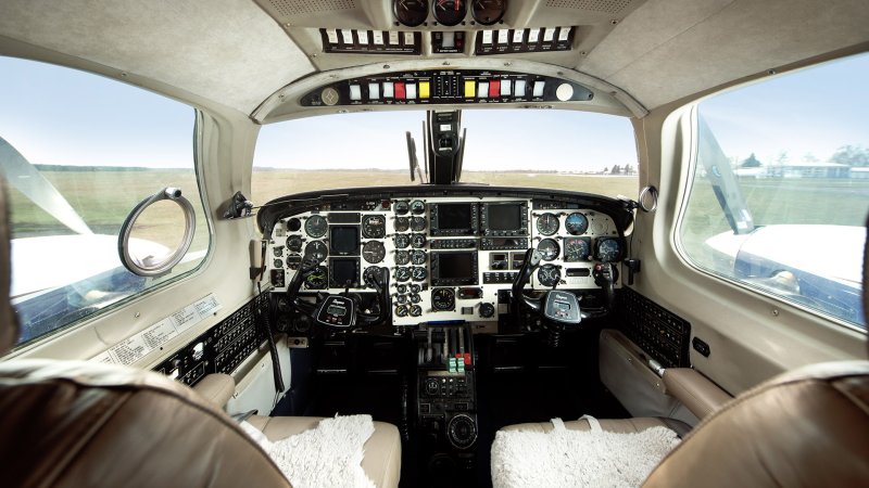 Piper Aerostar 700 кабина