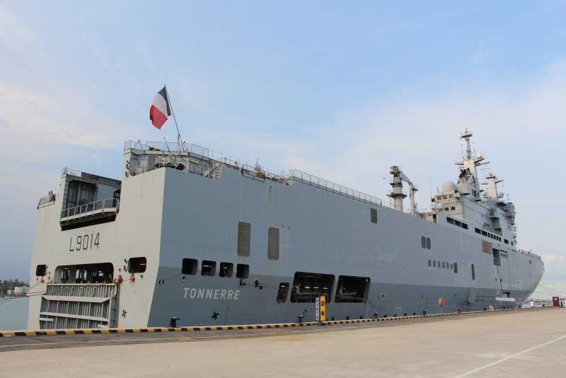 French ship Tonnerre l9014