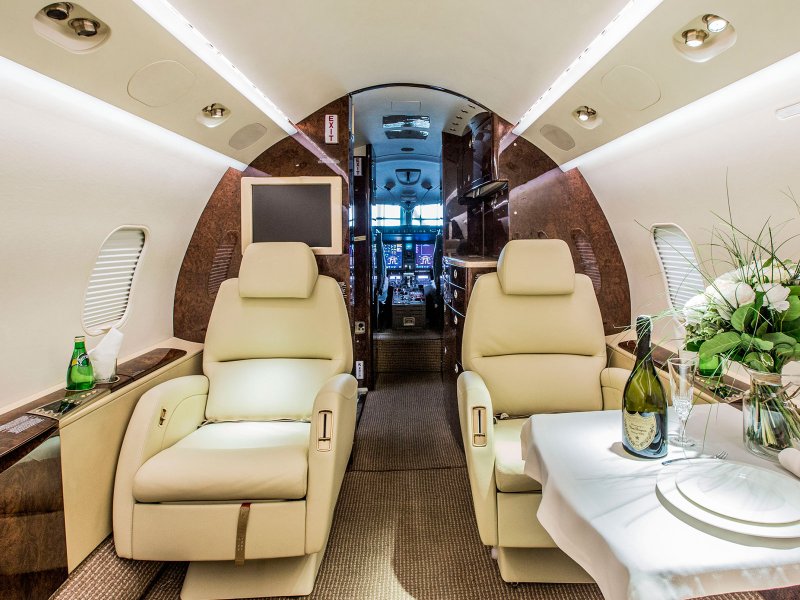 Challenger 300