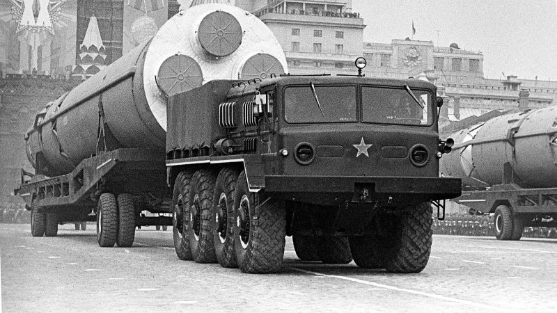 МАЗ 537 тягач баллистических ракет