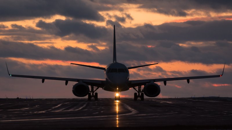 Самолет ночью