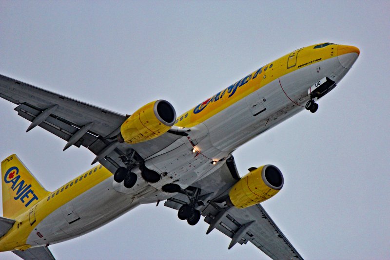 Boeing 737-800 вид снизу