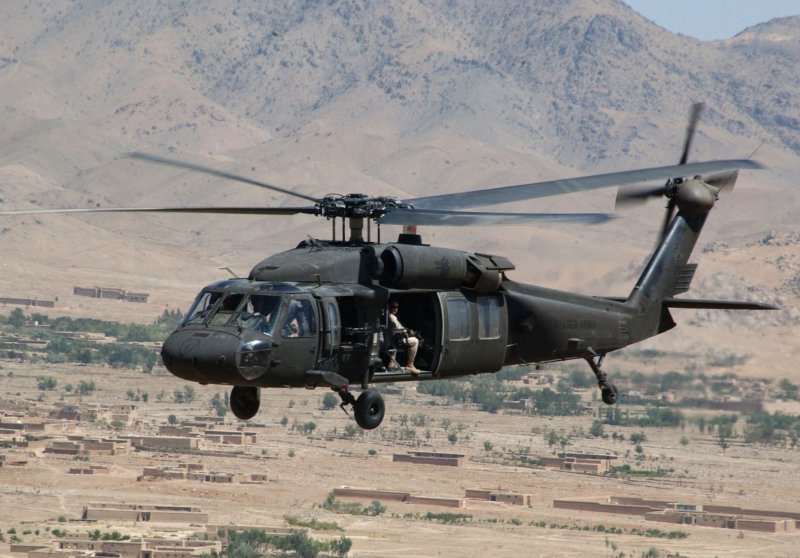Вертолёт uh-60 Black Hawk