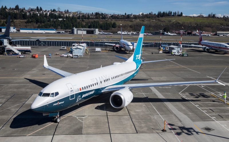 Boeing 737-8me