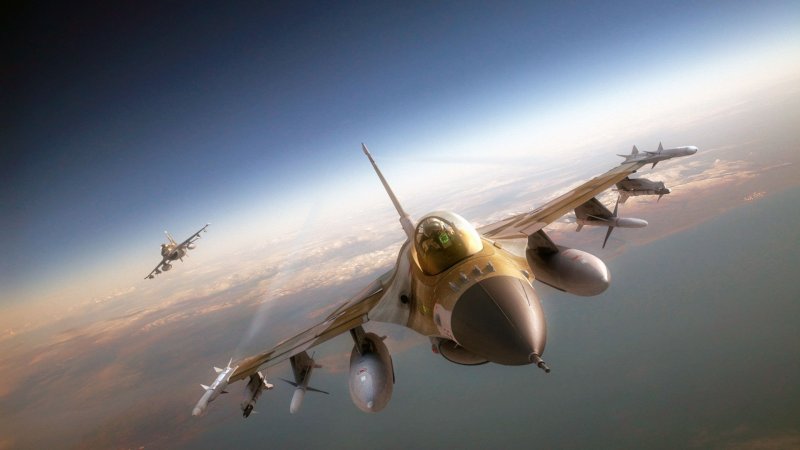Самолет военный
