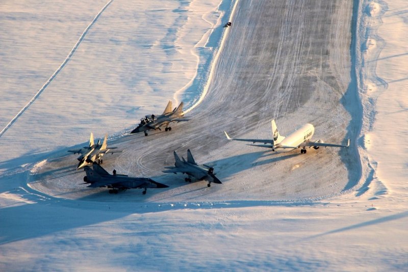 Самолет Воркута военный