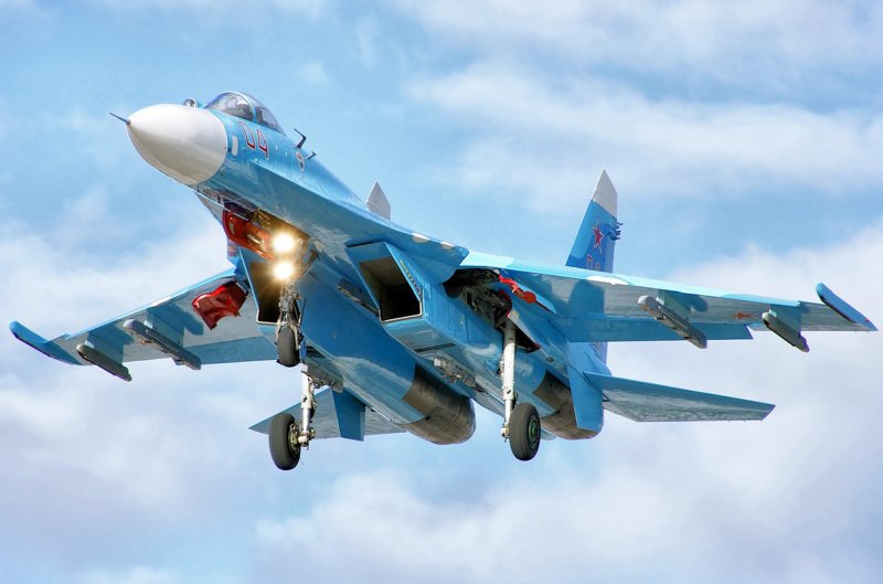 Самолёт истребитель Су 27