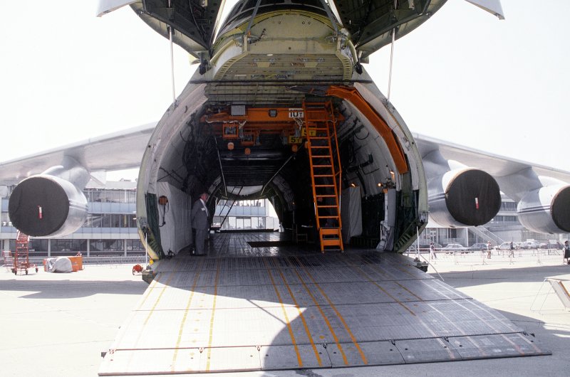 АН-124 грузовой отсек