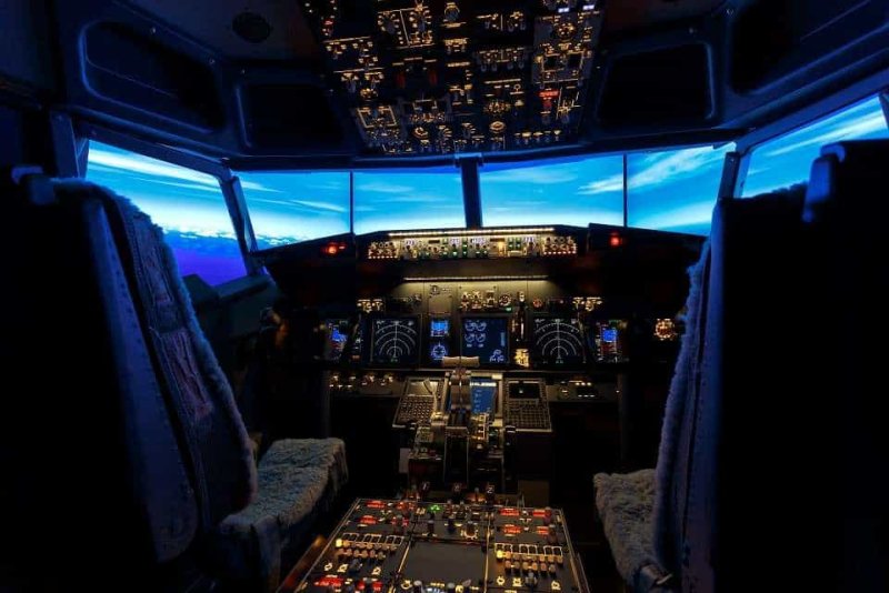 Кабина Боинг 737-800