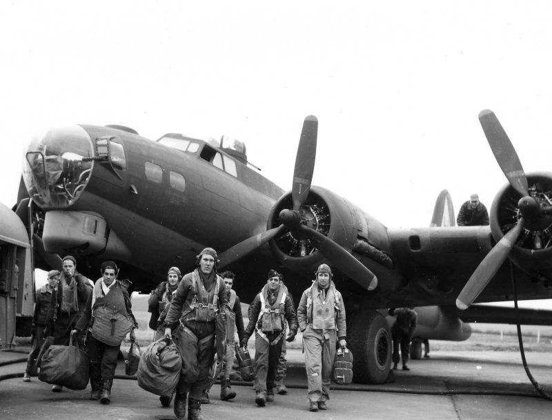 Американский бомбардировщик b-17