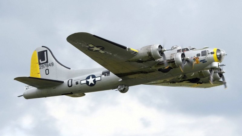 B 17 бомбардировщик
