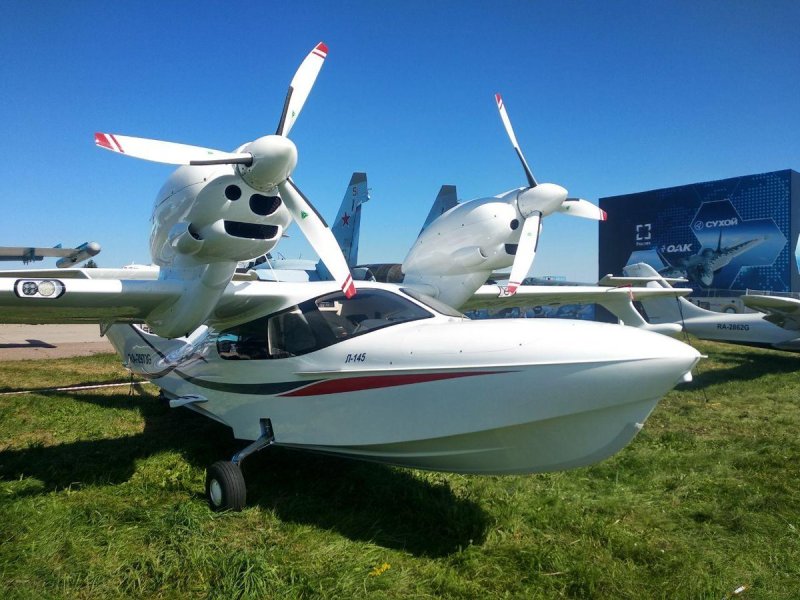 Самолет амфибия h207