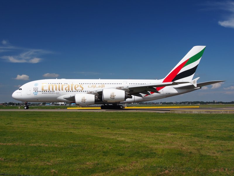 Самолет Emirates a380