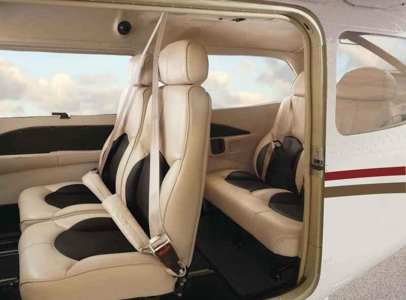 Cessna 182 салон