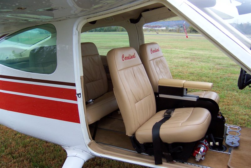 Cessna 172 салон