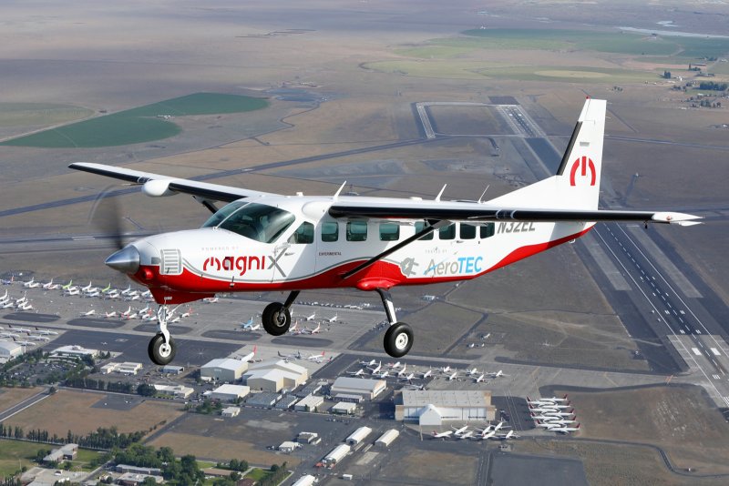 Когда самолет Cessna CR-3 совершил свой первый полет?
