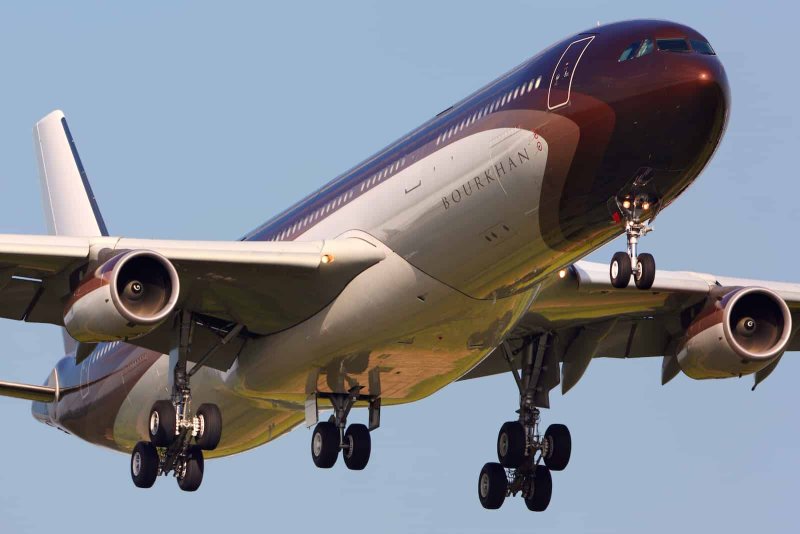 Самолёт Алишера Усманова Airbus 340